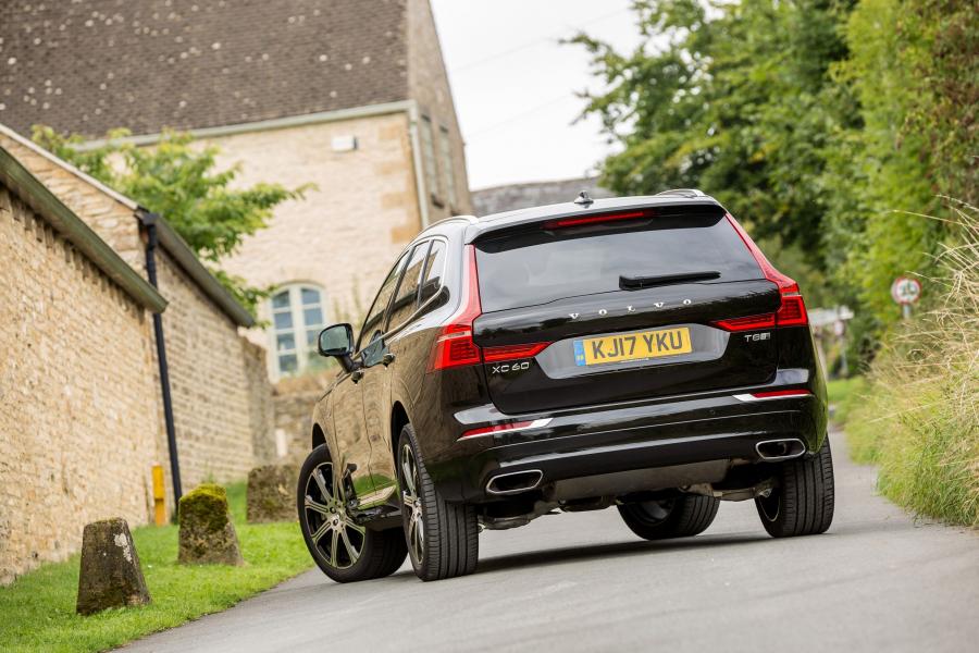  Volvo XC60 T8 Inscription 2017 года  (UK) (фото 36 из 40)